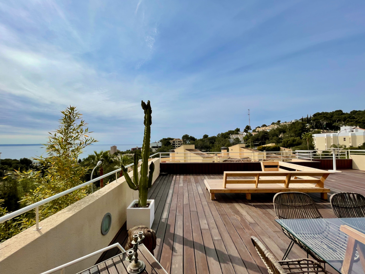 Flat met zeezicht en terras in Cas Catala, Mallorca.