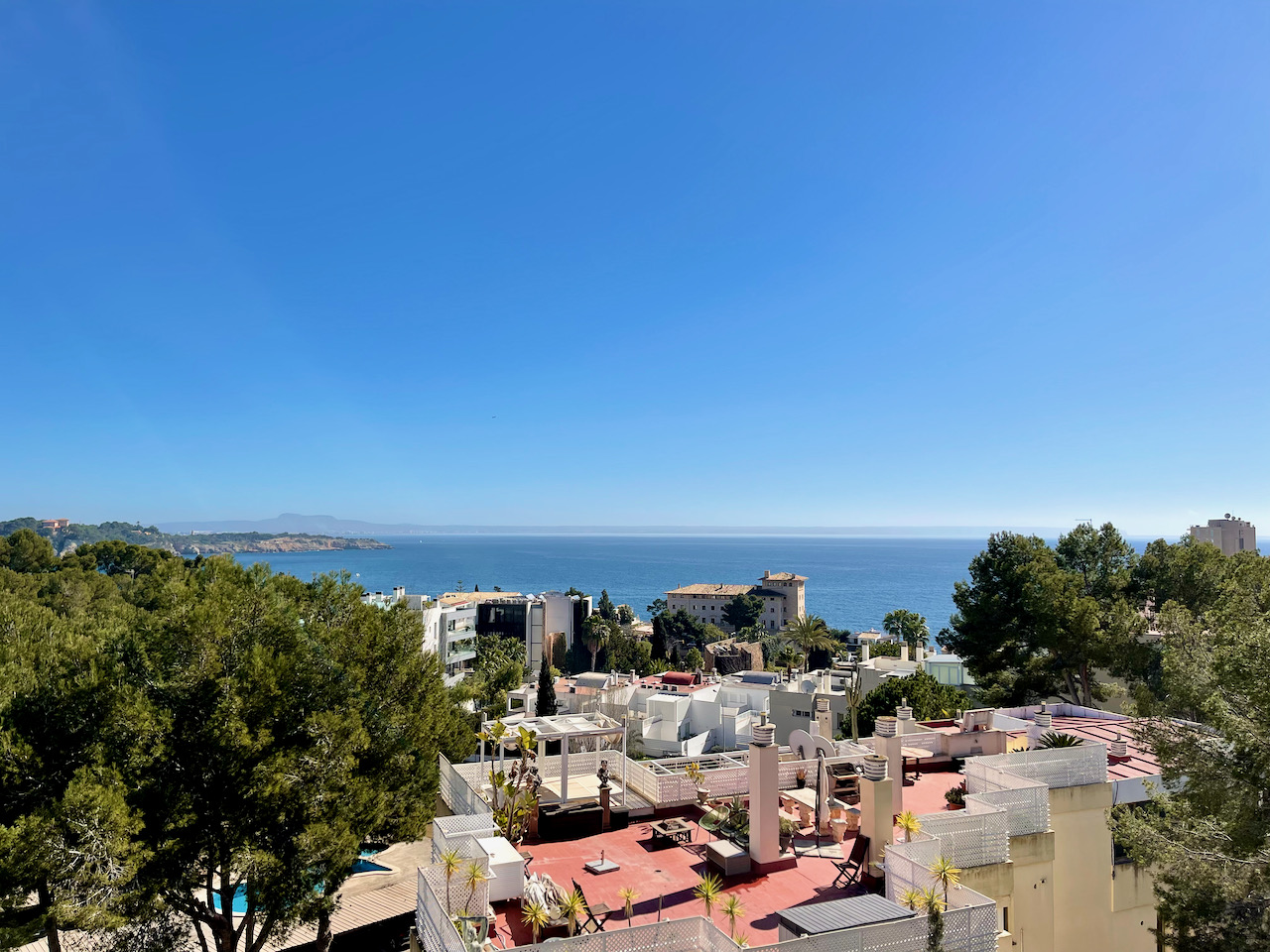 Ático en Cas Catalá con espectaculares vistas al mar y terraza, Calviá.