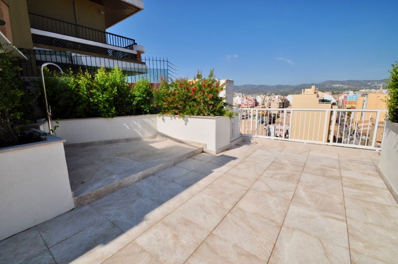 Penthouse for sale with terrace in Palma, Mallorca.