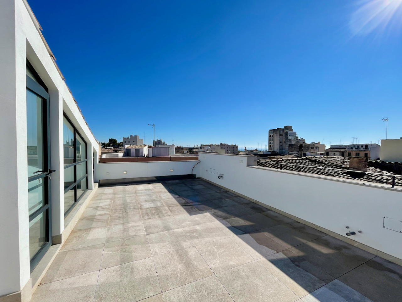 Townhouse with terrace and parking in Santa Catalina, Palma.