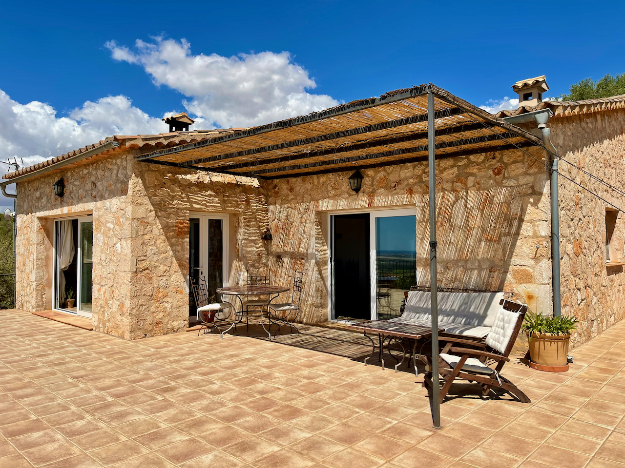 Fantastische eigentijdse rustieke villa met spectaculair uitzicht in Puntiró, Mallorca