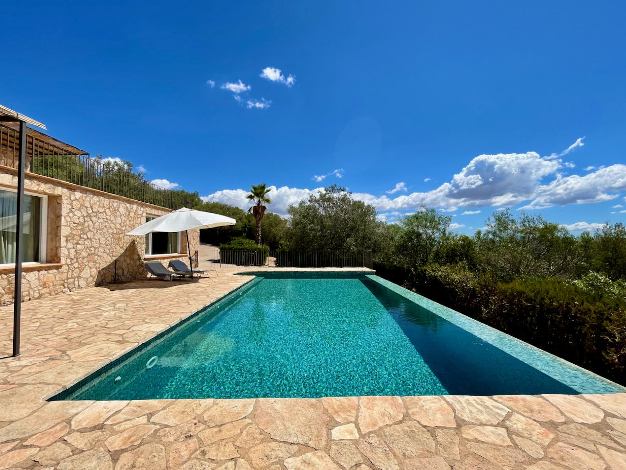 Fantastische eigentijdse rustieke villa met spectaculair uitzicht in Puntiró, Mallorca