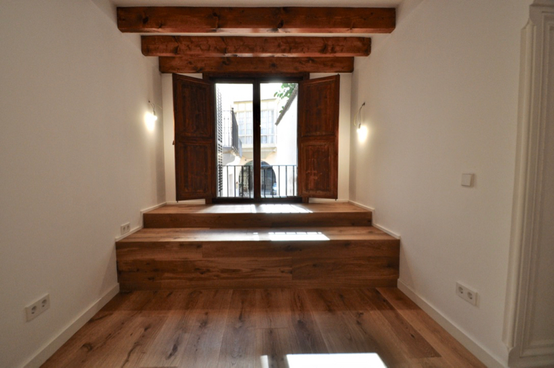 Wohnung mit eigenem Innenhof und Autoeinstellplatz gelegen in einem Kernsaniertem Palast in der Altstadt von Palma de Mallorca
