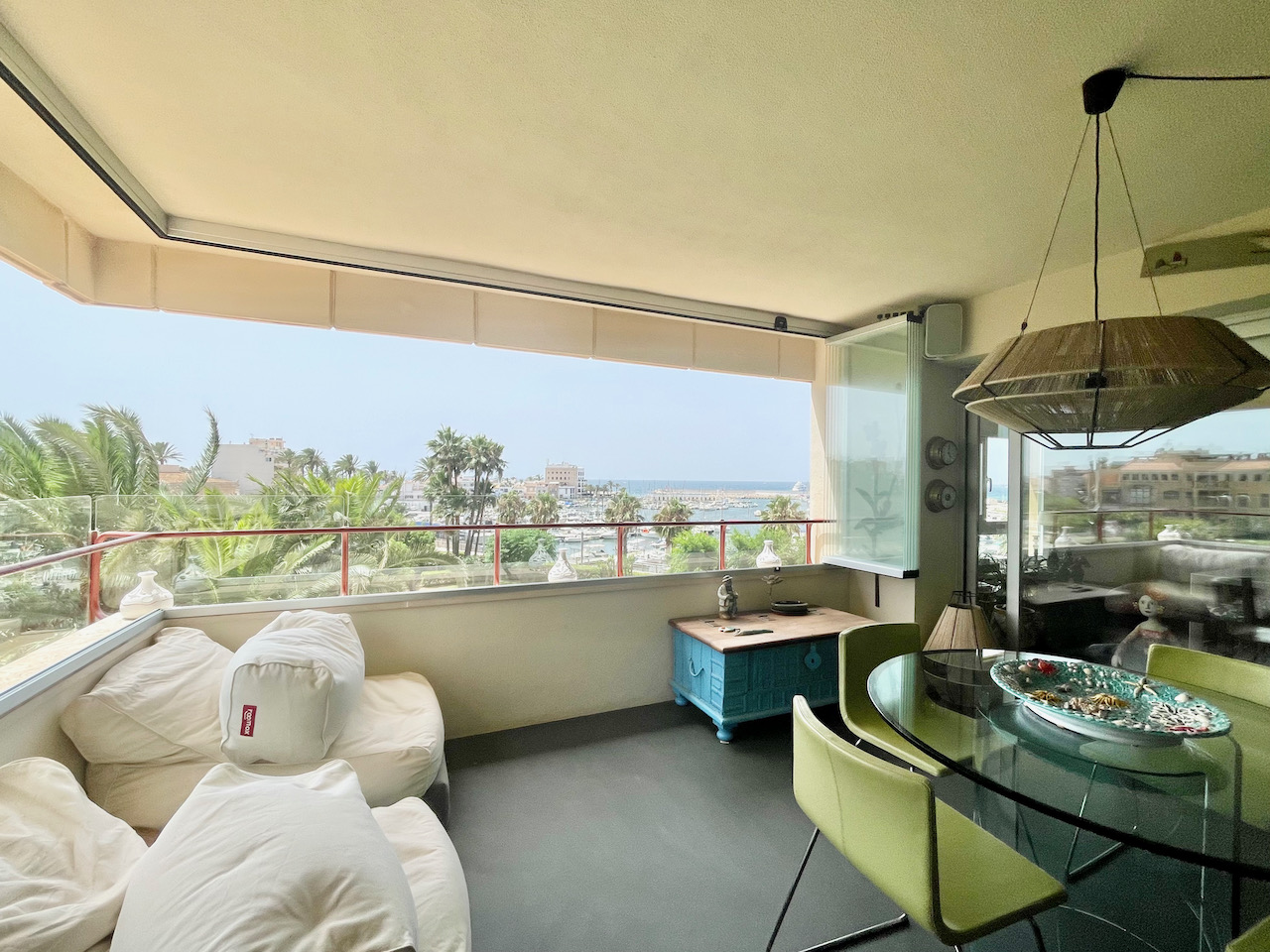 Appartement met terras en uitzicht op zee in Portixol, Palma.