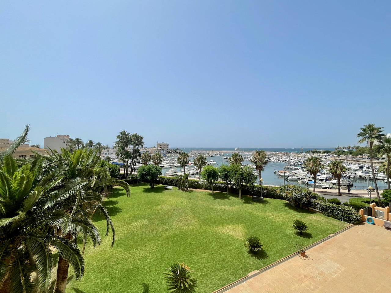 Piso con terraza y vistas al mar en Portixol, Palma.