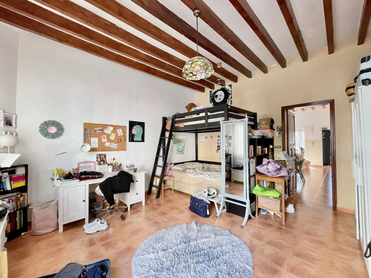 Spacious and bright flat in Caro street, modern rustic style.