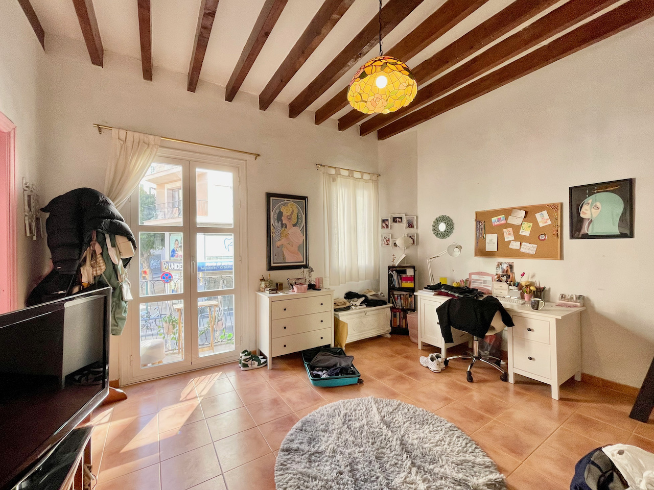 Spacious and bright flat in Caro street, modern rustic style.