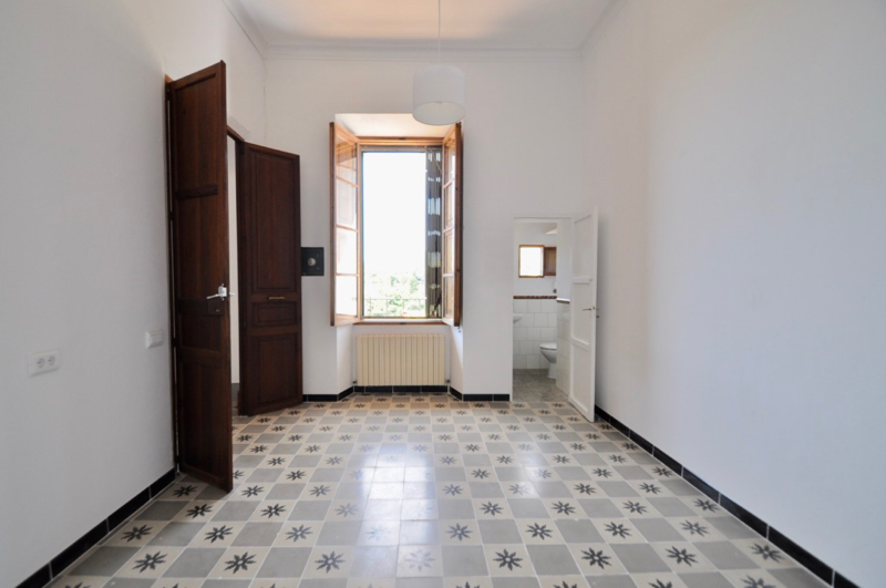 Charmant appartement te huur met terras en uitzicht in Establements, Mallorca.