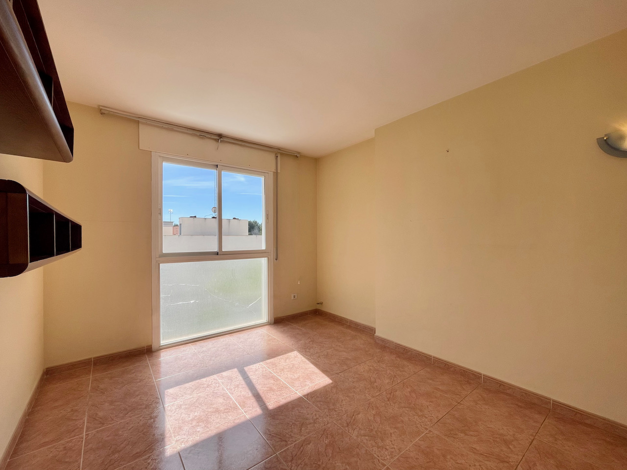 Flat with a lot of potential in Marivent, with terrace and parking, Palma.