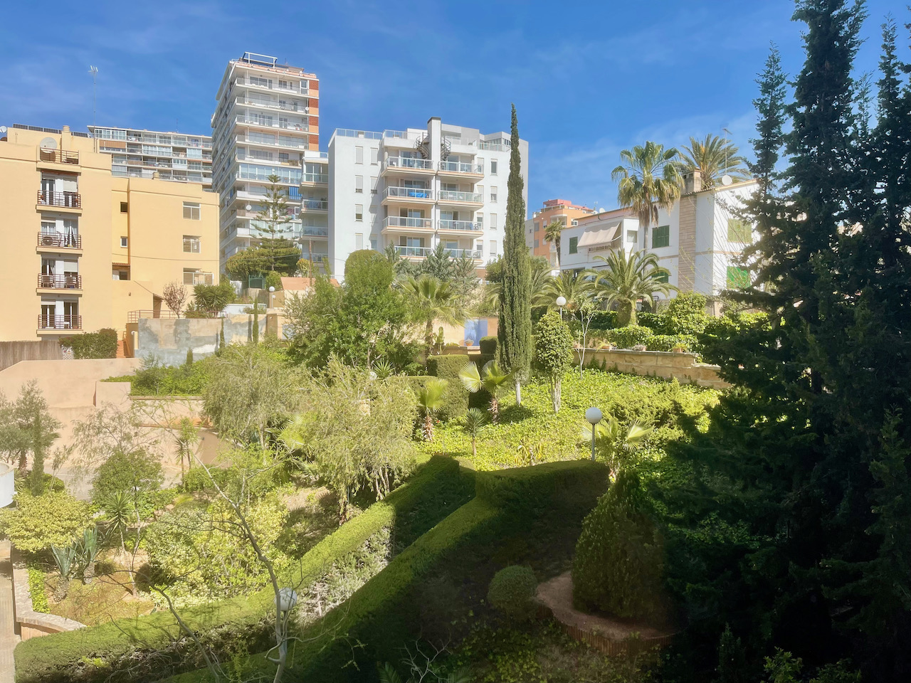 Wohnung mit viel Potenzial in Marivent, mit Terrasse und Parkplatz, Palma.