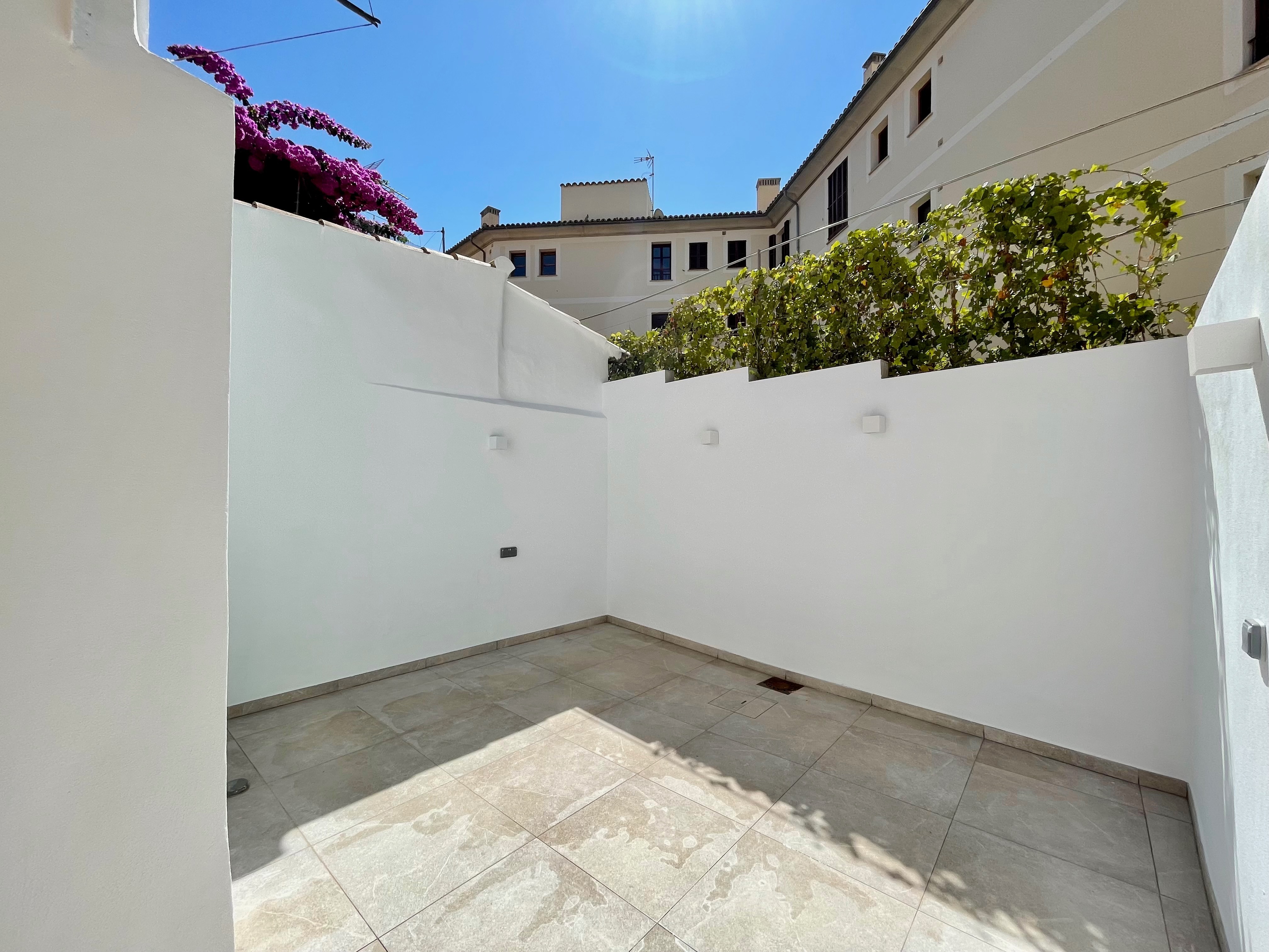 Bright ground floor with large terrace in the iconic area of Calatrava, Palma