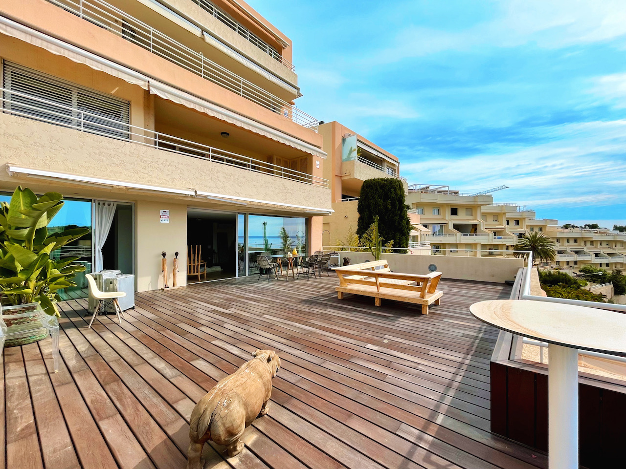 Piso con vistas al mar y terraza en Cas Catala, Mallorca.
