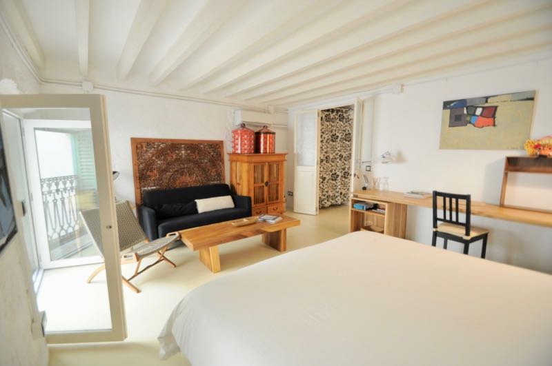 Indrukwekkend adellijk appartement met terras, garage en studio in La Calatrava, Palma.