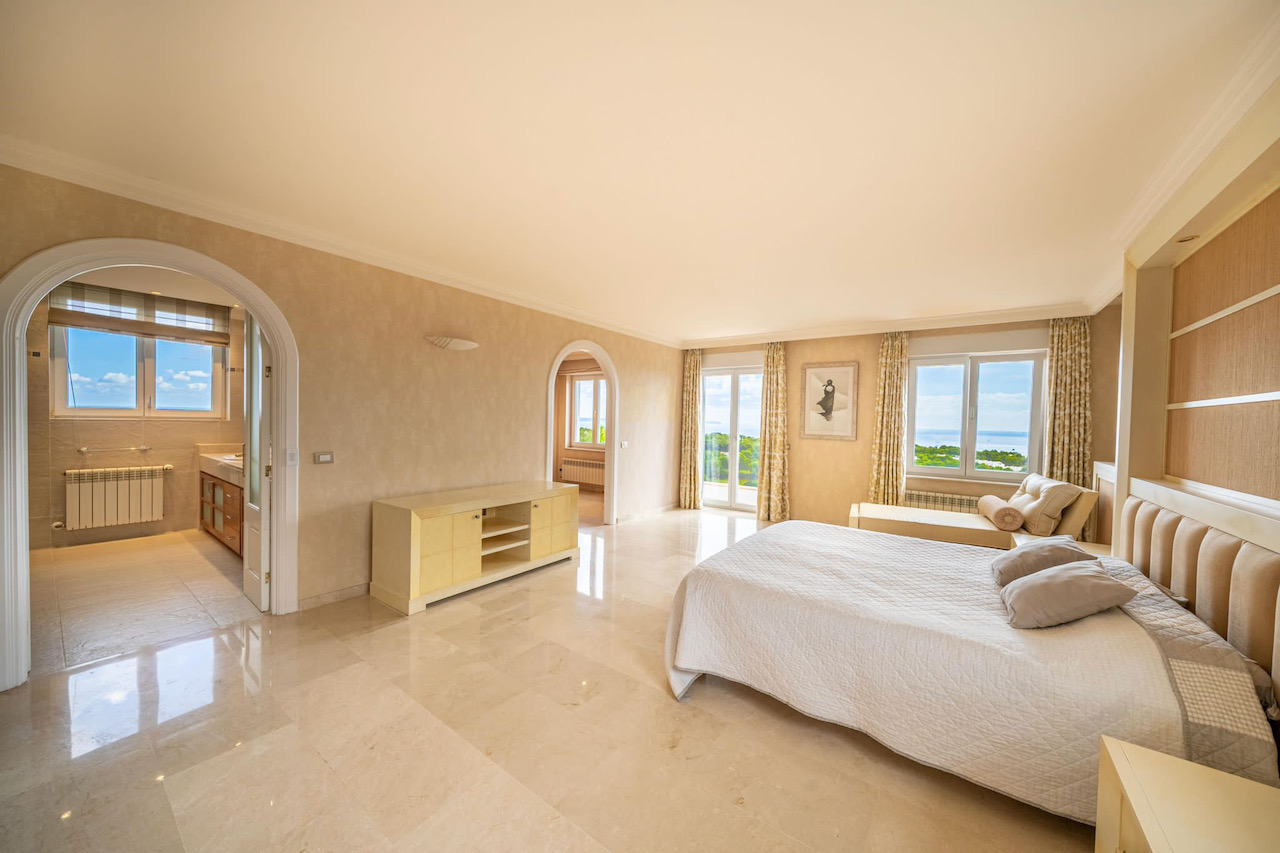 Magnificent villa with sea views in Bendinat, Calvia.
