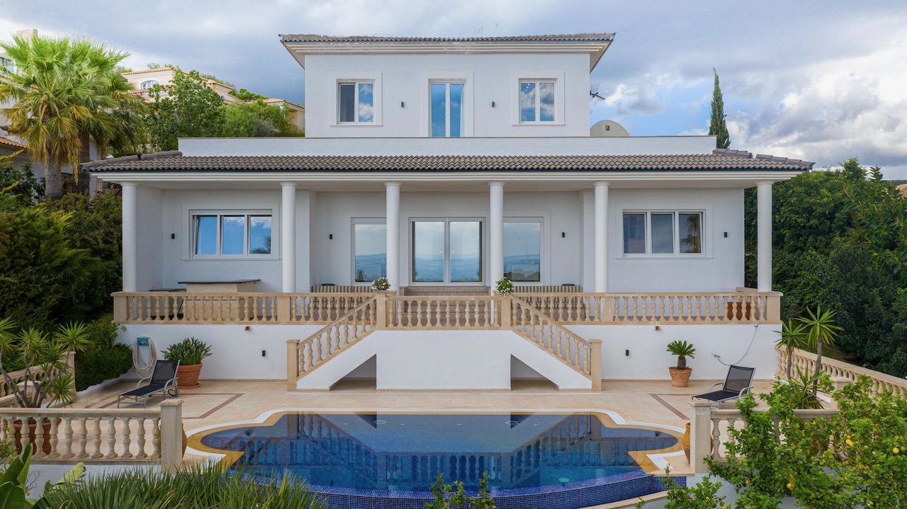 Mooie villa met zeezicht in Bendinat, Calvia.