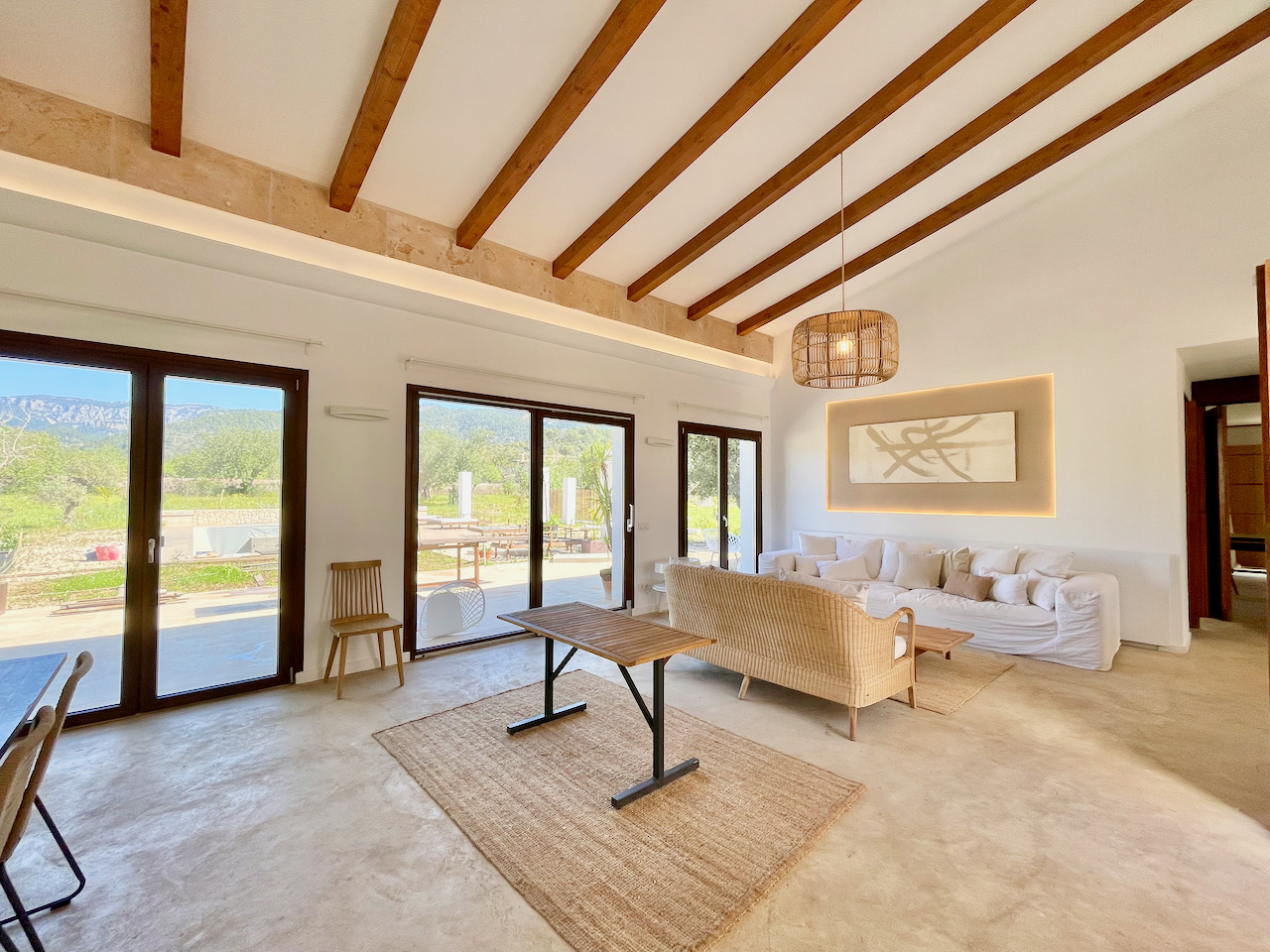 Spectaculair design huis met grondstuk en zwembad in Bunyola, Mallorca.